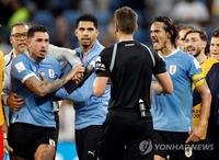 FIFA, 월드컵서 '거친항의' 우루과이 선수 4명 출전정지 등 징계