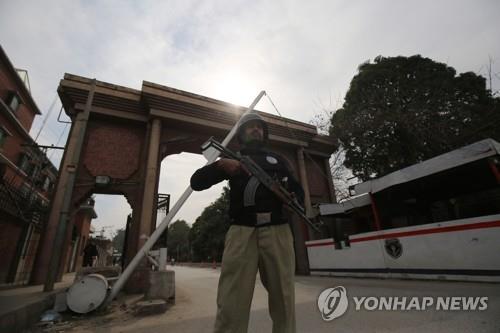 파키스탄 모스크 테러 용의자 23명 체포…"경찰 내부 협력 의혹"