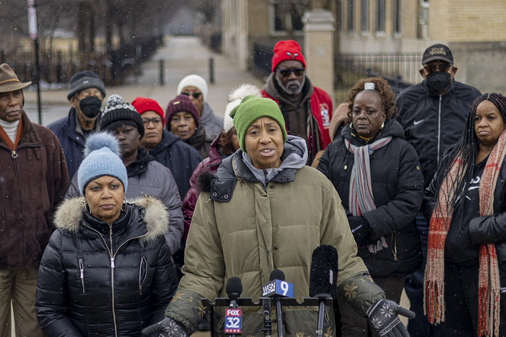 불법입국자 이전에 반대하는 시카고 우드론지구 주민들