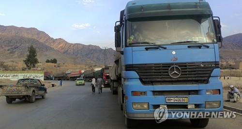 아프간-파키스탄 국경 6일만에 재개방…수천대 트럭 교류 재개