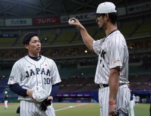 일본 야구대표팀 선발 다루빗슈 유(오른쪽)