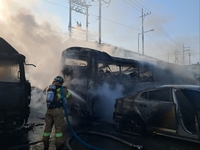 경산 공용주차장에 화재…차량 8대 불타
