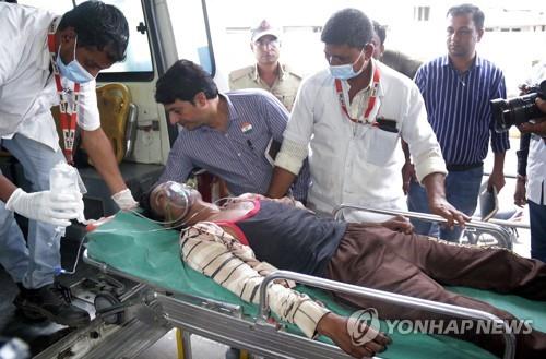 인도서 불법제조술 마신 주민 32명 집단 사망…14명 중태
