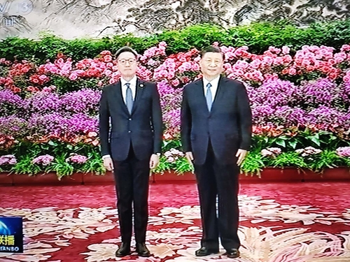 시진핑 주석(오른쪽)과 정재호 주중대사