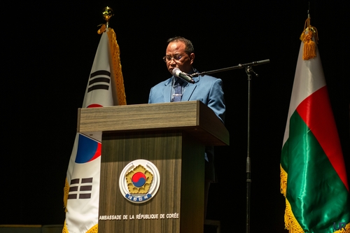 축사하는 마다가스카르 국방부장관