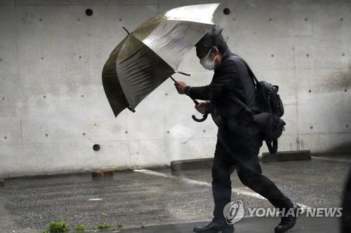 일본에 괌 강타 태풍 영향 200㎜ 넘는 폭우…신칸센 운행 중단