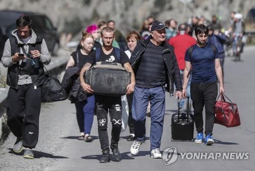 "러시아 떠난 사람 최대 수백만명"…EU 망명 신청 급증