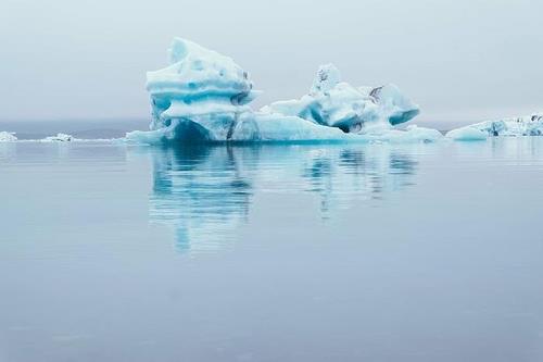 빠르게 녹고 있는 북극해 얼음 