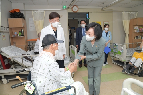 대구보훈병원 방문한 오유경 식약처장