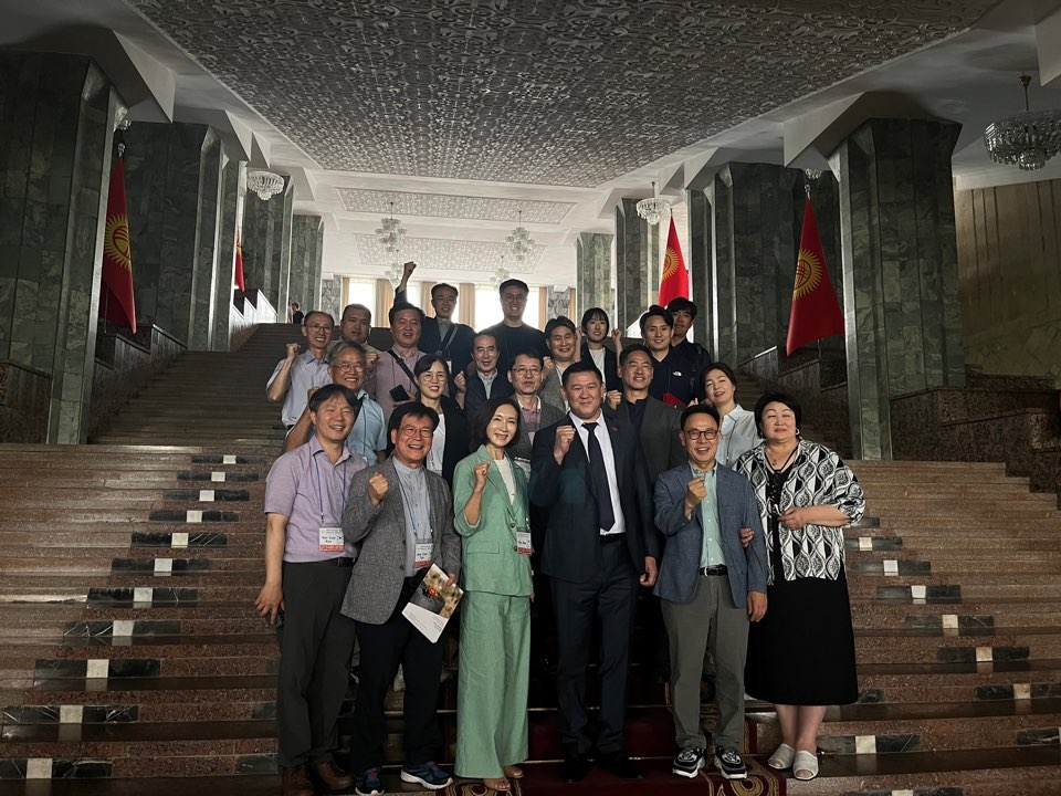 밥상공동체 연탄은행 키르기스스탄 국회 방문