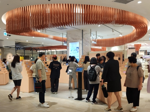 개성있는 디자인·합리적 가격…MZ, 디자이너 가방에 몰린다 | 연합뉴스 개성있는 디자인·합리적 가격…Mz, 디자이너 가방에 몰린다 | 연합뉴스