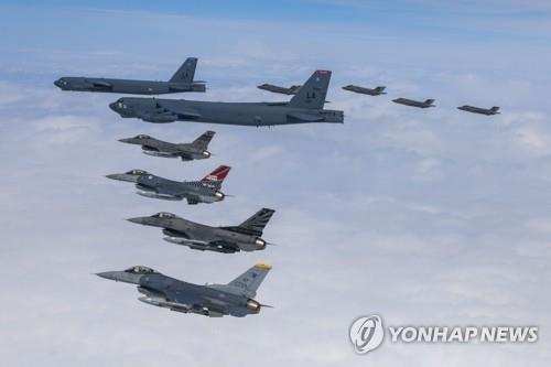 미 전략폭격기 B-52H 한반도 전개…한국 공군과 연합훈련