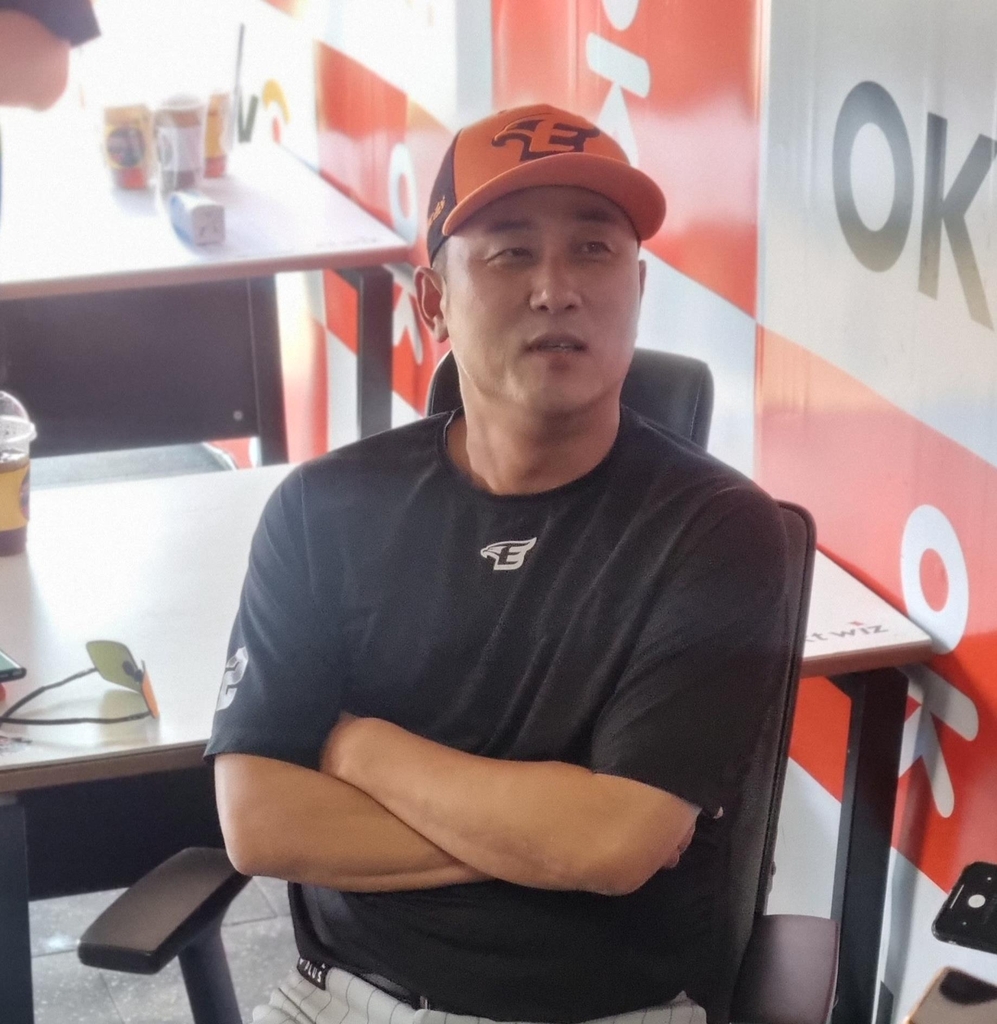 답변하는 최원호 감독