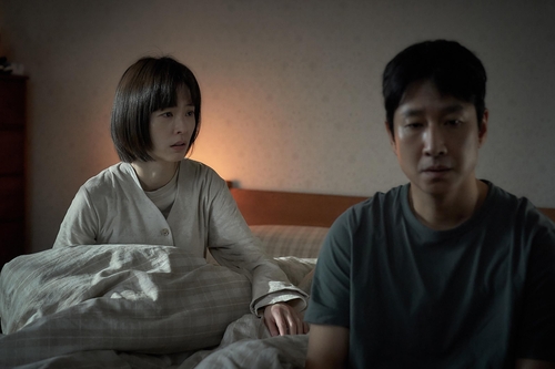 몽유병 소재로 공포가 일으킨 광기 그려내…영화 '잠'