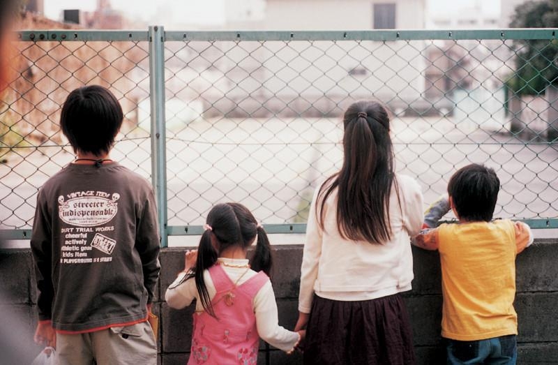 아동 학대를 소재로 한 일본 영화 ＇아무도 모른다＇ 중 한 장면 
