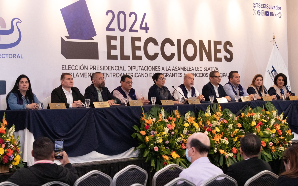 대선·총선 개표 관련 기자회견하는 엘살바도르 선거법원