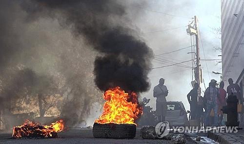 폭력사태 난무하는 아이티 수도 포르토프랭스