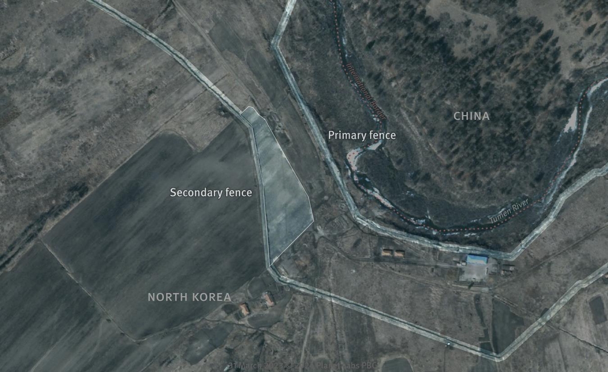 북한 대홍단군 접경지에 이중설치된 철조망 위성사진