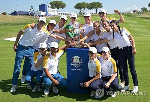 작년 주니어 라이더컵 때 크리스 김.(아랫줄 왼쪽 두 번째)