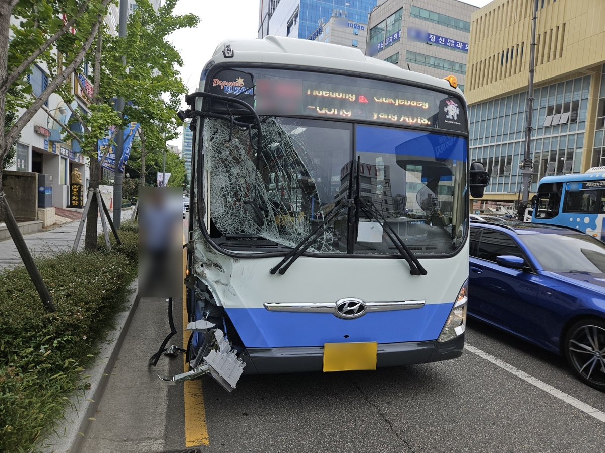 연제구서 사고 난 시내버스