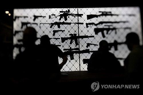 5월 전미총기협회 행사에 전시된 AR-15계열 총기들