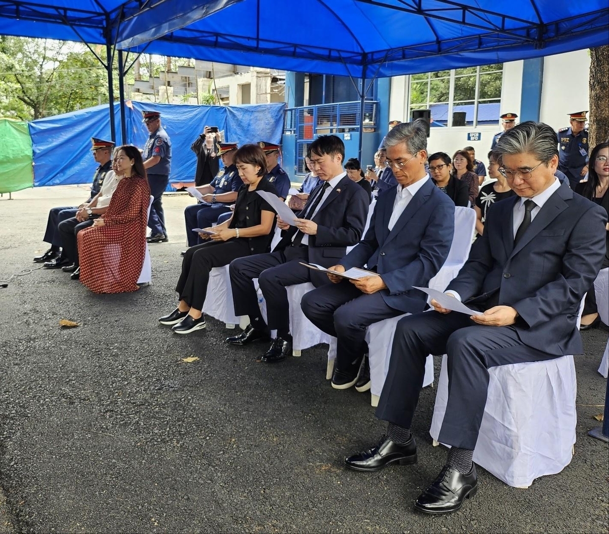 2023년 10월 지익주 씨 7주기 추모식 참석한 유족과 주필리핀 한국대사관 관계자들