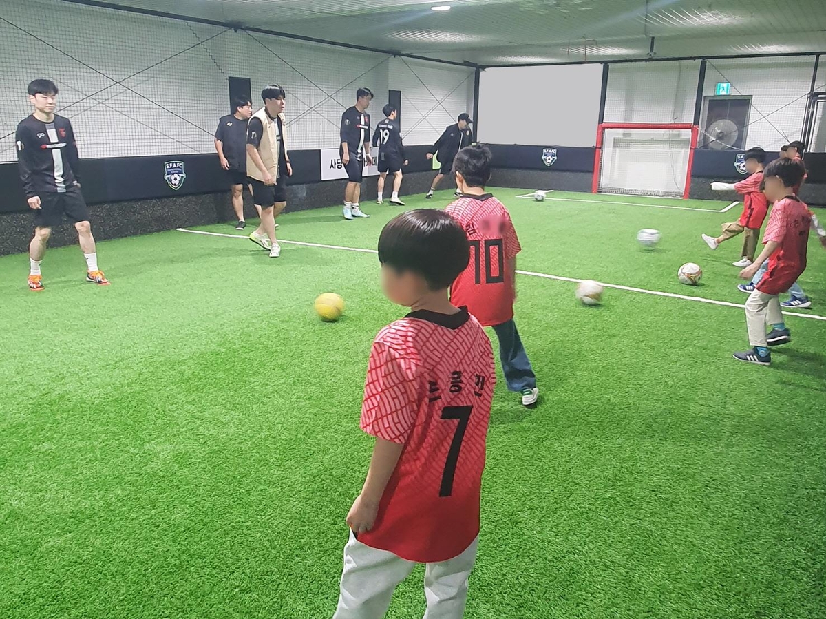 한국타이어, 취약계층 아동 위한 축구교실 봉사활동