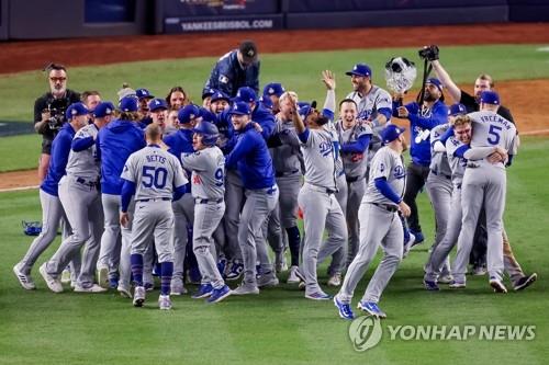 Dodgers cheering for winning the World Series