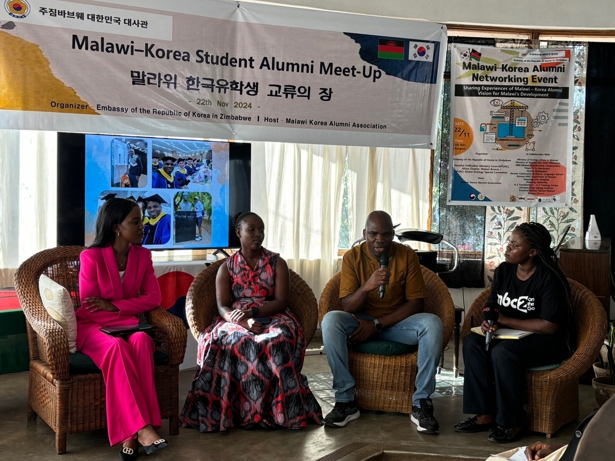 Members of the Malawi Korean Graduates Association introduce their experiences studying abroad in Korea