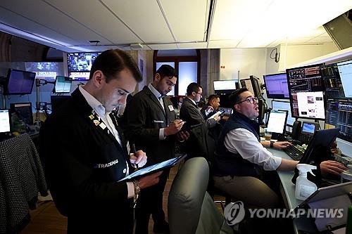  뉴욕증시, 역성장 쇼크에도 낙폭 만회…다우 0.4%↑ 마감