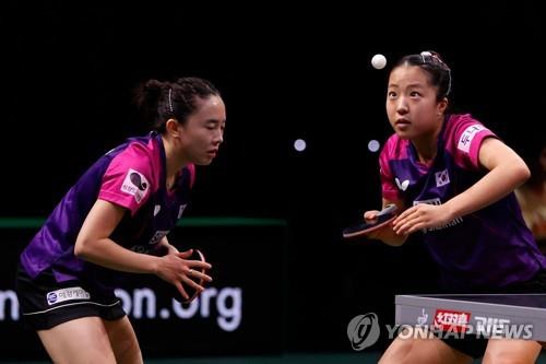 더반 세계선수권 여자복식의 신유빈(오른쪽)과 전지희