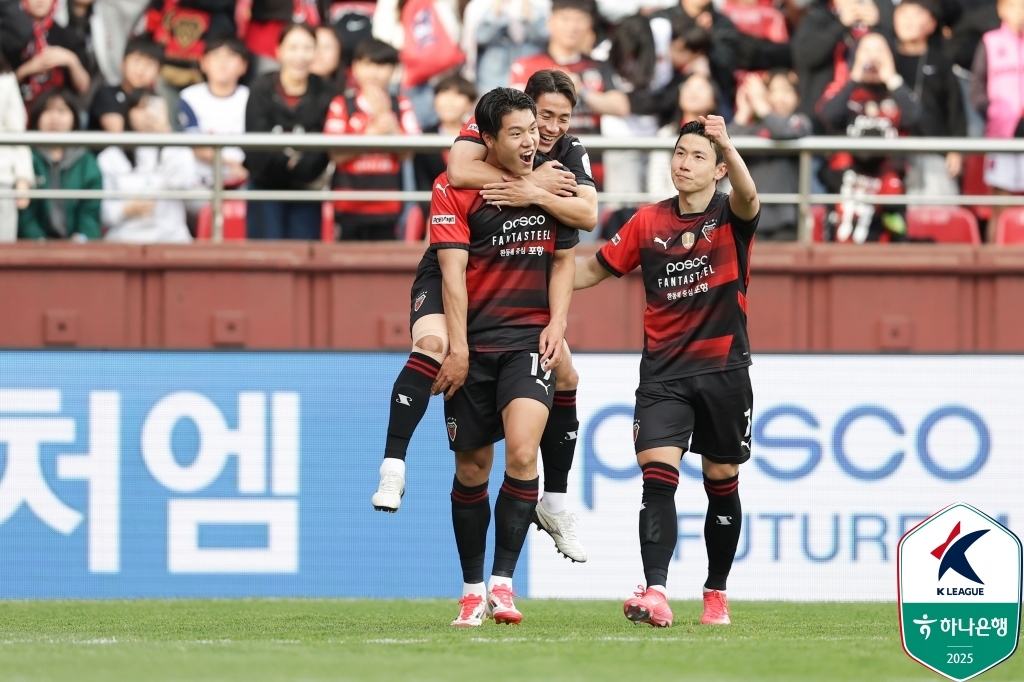 골 넣고 기뻐하는 이호재
