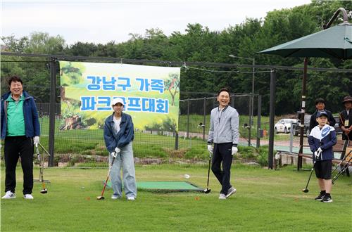 강남구, 가족 파크골프대회 개최…49개 가족팀 참가