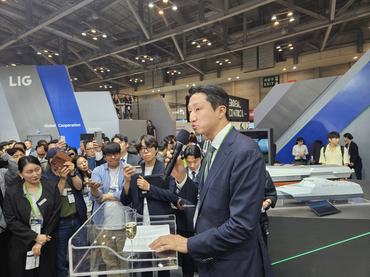 무인기 탑재 지휘함부터 미래형 잠수함까지…MADEX 2025 개막(종합)