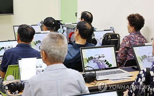 고령자 셋 중 둘, 운전중단 계획없어…변화 적응토록 지원해야"