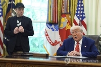 트럼프-머스크 비난전 속 파국…"정부계약 취소" vs "탄핵 예스"