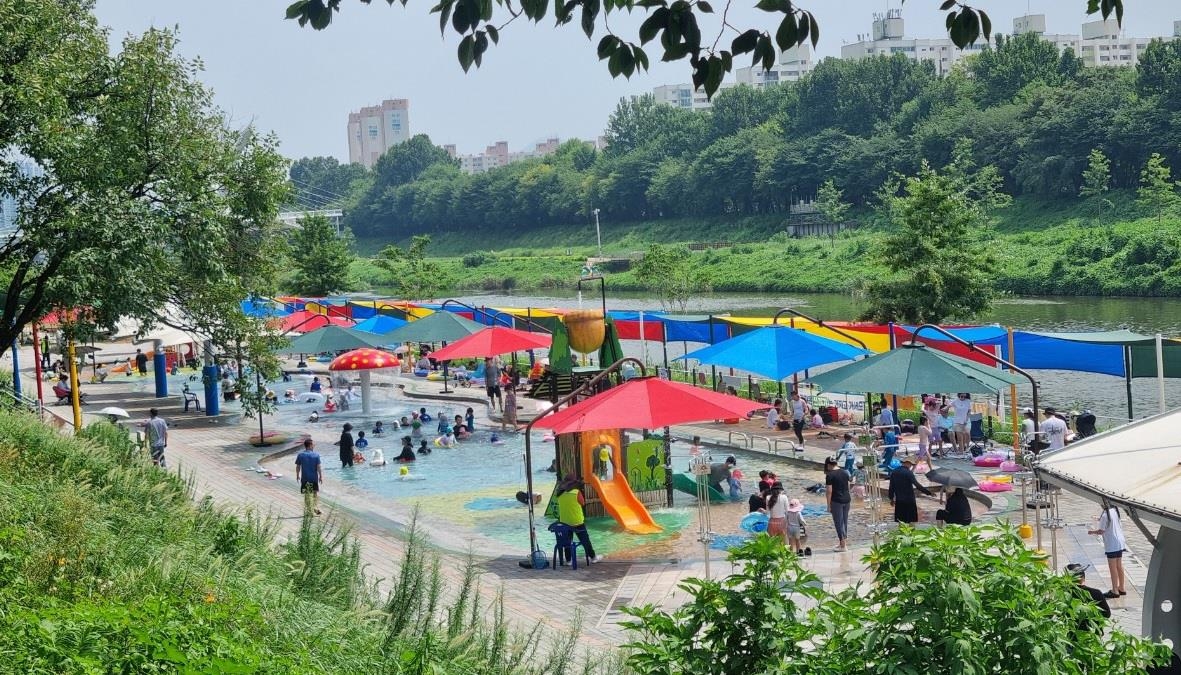 이른 더위에 금천구 