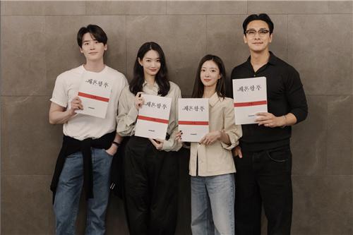 [방송소식] 디즈니+, 신민아·주지훈의 '재혼황후' 내년 공개