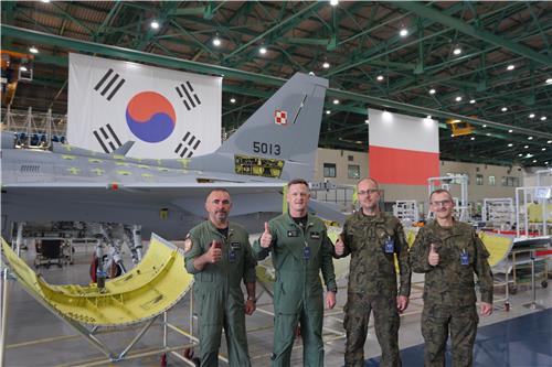 폴란드 공군 대표단 KAI 방문…FA-50 생산현장 시찰·KF-21 시승