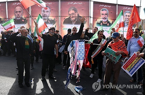 포성 멈춘 이란은 숙청 정국…표적단속·간첩몰이에 '생지…