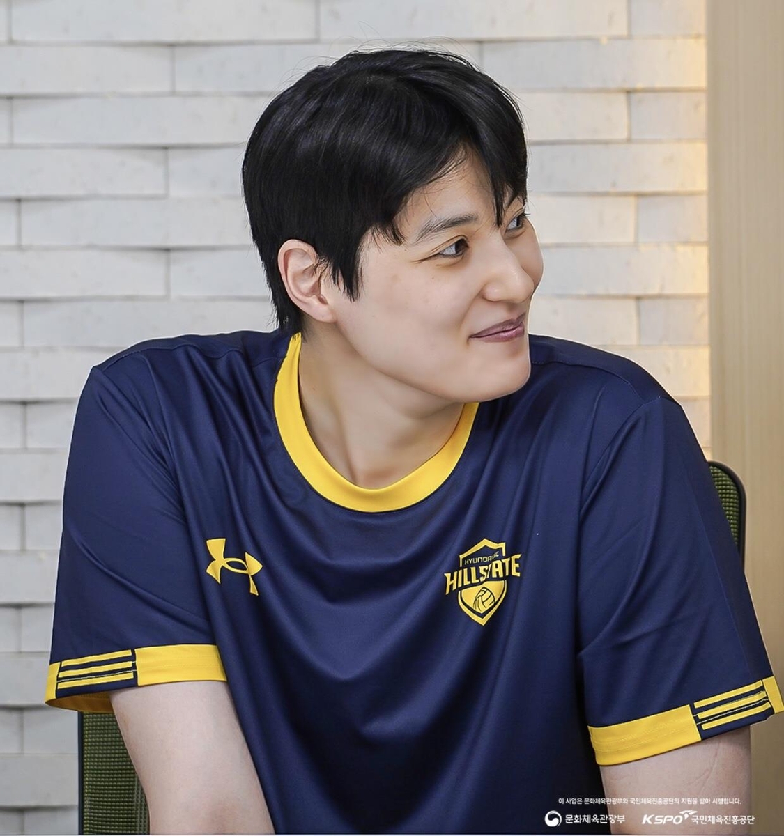 현대건설 유니폼을 입은 김희진
