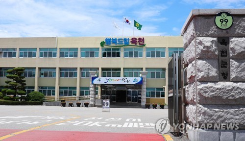 [옥천소식] 장영춘·김기화씨 옥천군장인 선정
