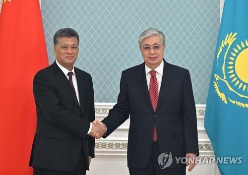 中, 위구르·좡족자치구 지도부 전격 교체…소수민족 다잡…