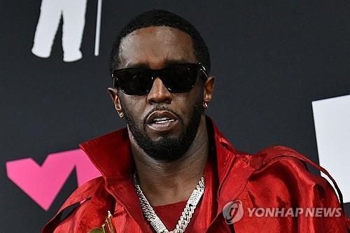 '힙합거물' 콤스, 성매매·범죄단체 핵심혐의 무죄…종신형 면해