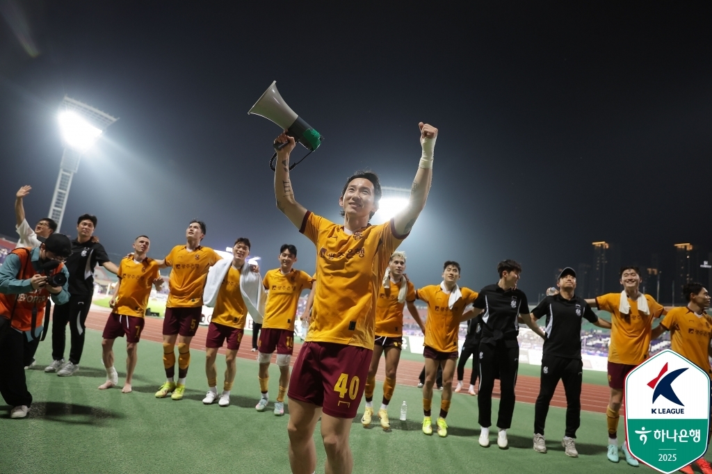 여름들어 펄펄나는 광주FC 신창무 감독님 잔소리가 '정답노트'