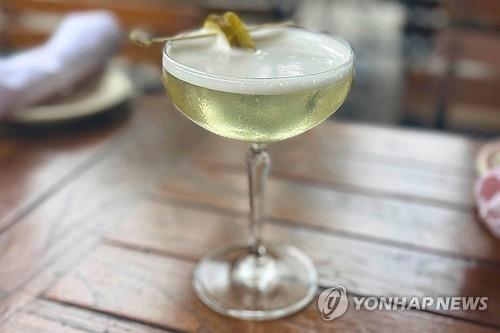미국 뉴욕의 한 바에서 선보인 보드카 음료 (Katie Workman via AP) [AP 연합뉴스 자료사진. 재판매 및 DB 금지]