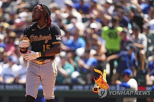 MLB '괴물' 크루스, 외야에서 169㎞ 총알 홈 송…