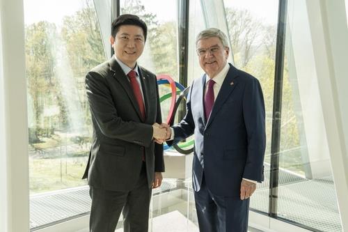토마스 바흐 IOC 위원장과 만난 유승민 체육회장(왼쪽)