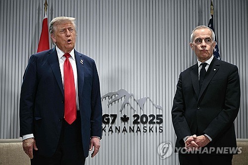 '관세 25→35%' 동맹 뒤통수친 트럼프…캐나다 "협…