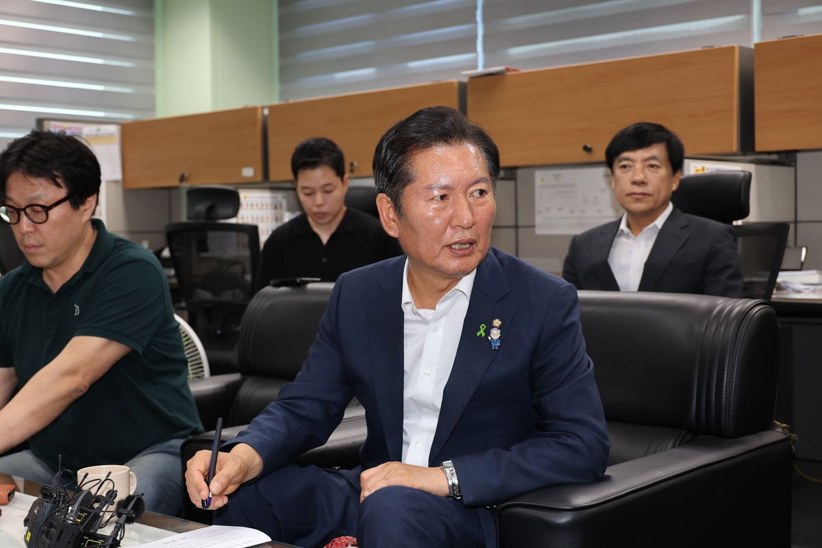 정청래 "지금 태평성대 아닌 내란과 전쟁중…강한 리더십…